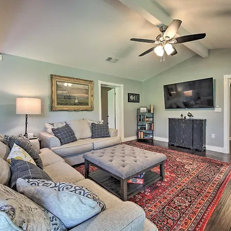 Spacious New Braunfels Escape With Private Deck!